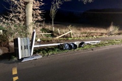 In Dauelsen kippte durch die Sturmböen eine Behelfsampel um und musste durch die Einsatzkräfte der Ortsfeuerwehr Dauelsen gesichert werden.
