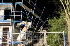 In Dauelsen geriet durch die Sturmböen zudem ein Gerüst in Schieflage und musste durch die Einsatzkräfte der Ortsfeuerwehr Dauelsen gesichert werden.