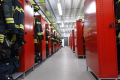 07.03.2020 - Die bestückte Herrenumkleidekabine im Neubau.