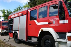 Einsatzfahrzeuge an der Lindhooper Straße.
