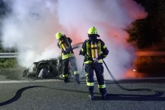 Löscharbeiten unter Atemschutz.