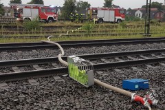 Einsatzfahrzeuge vor Ort.