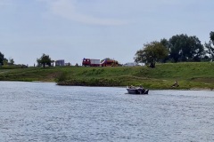 Ein unbekannter, in der Weser treibender Gegenstand sorgte am Samstagmorgen für einen Einsatz von Feuerwehr, DLRG, Rettungsdienst und Polizei.