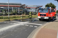 Reinigungsarbeiten an der Kreuzung Hönisch.