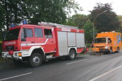 Eine Spezialfirma reinigte die Fahrbahn.