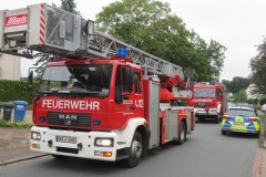 Einsatzfahrzeuge in der Moorstraße.