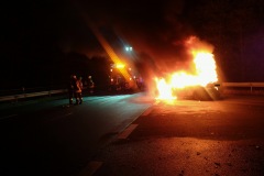 PKW in Vollbrand.