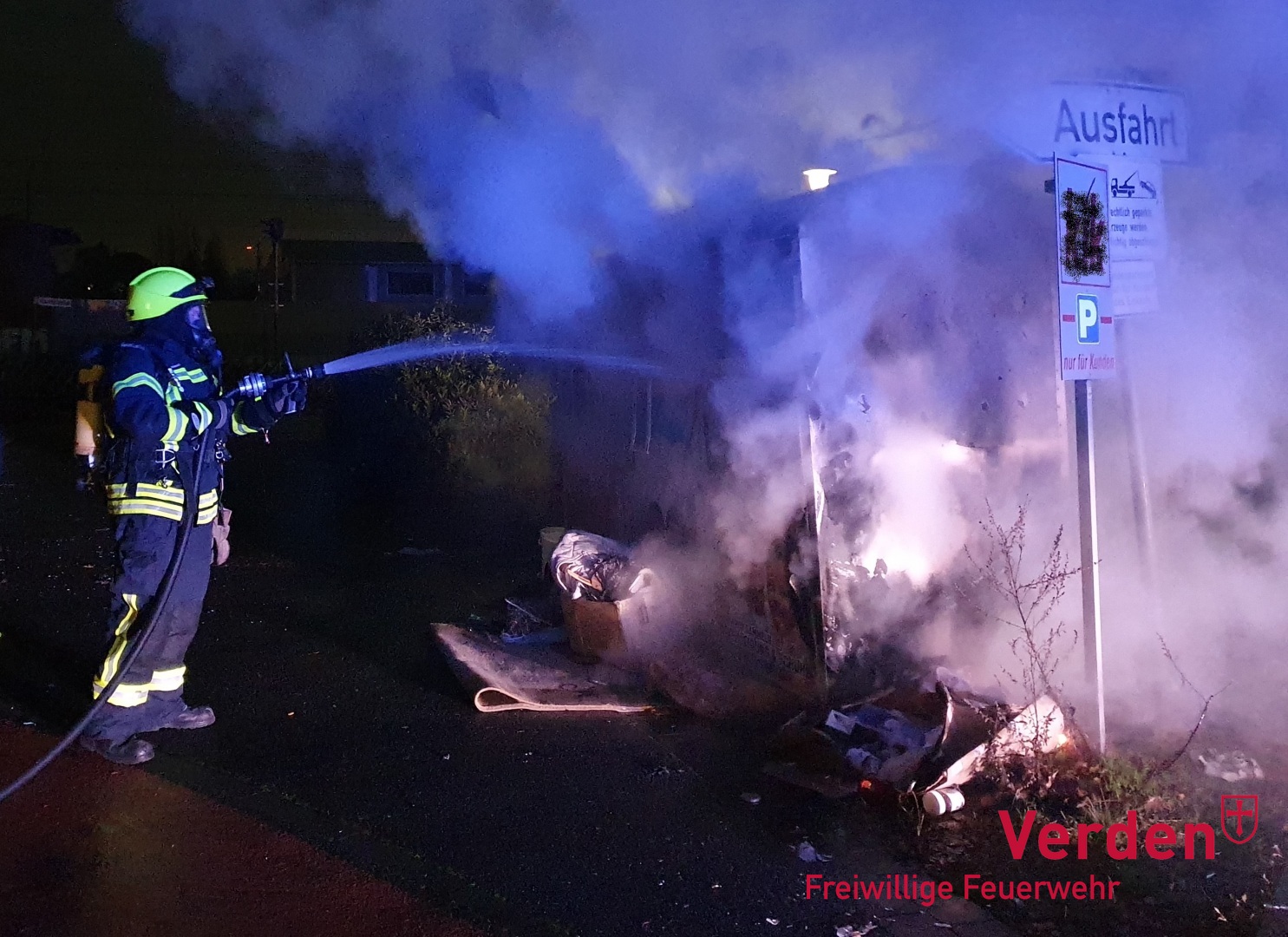 Brand eines Containers in der Husarenstraße.