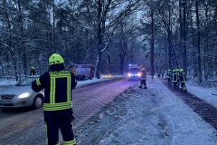 Einsatzkräfte am Brunnenweg.