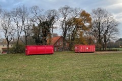 Die Altpapiercontainer am Scharnhorster Dorfgemeinschaftshaus.