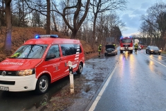 Einsatz der Ortsfeuerwehr Verden nach einem Motorschaden an einem PKW.
