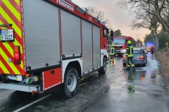 Einsatz der Ortsfeuerwehr Verden nach einem Motorschaden an einem PKW.