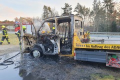 Der ausgebrannte Abschleppwagen.