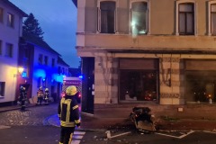 Brandgut wurde außerhalb des Gebäudes abgelöscht.