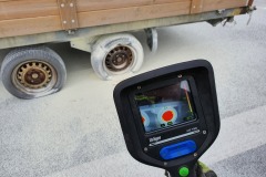 Blick in die Wärmebildkamera – die Räder haben eine Temperatur deutlich über 100 °C.