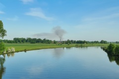 Auf der Anfahrt: Blick von der Weserbrücke in Richtung Intschede.