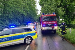 Einsatzfahrzeuge vor Ort.