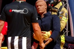 Alexander Fromme (Feuerwehr Bremen) am Dummy.