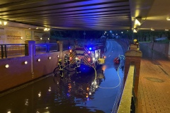 Pumparbeiten im überschwemmten Ysotunnel.