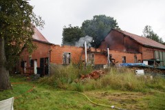 Die Werkstatt wurde komplett zerstört, Scheune und Wohnhaus konnten gerettet werden. (Foto: Marion Thiermann)