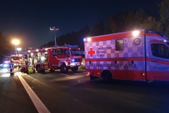 Einsatzfahrzeuge an der Unfallstelle