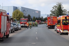 Einsatzkräfte auf der Max-Planck-Straße.