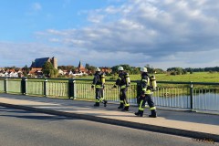 Mit Einsatzbekleidung und Atemschutzgerät wurde der Spendenmarsch durchgeführt.