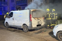 In der Mainstraße war ein Lieferwagen in Brand geraten.