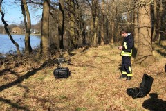 Die Drohne der Kreisfeuerwehr Verden wird startklar gemacht.