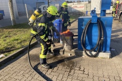 Der brennende Münzstaubsauger wird abgelöscht.