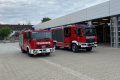 Alt und neu nebeneinander – das außer Dienst gehende LF 8/6 links und das neue HLF 10 rechts.