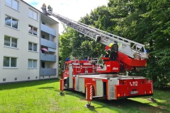 Die Drehleiter im Einsatz in der Moorstraße.