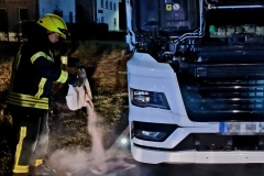 Auslaufendes Motoröl in der Nikolaus-Kopernikus-Str. wurde durch die Feuerwehr aufgenommen.