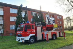 Auch die Drehleiter wurde in Stellung gebracht.