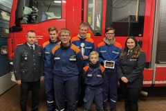 Jugendfeuerwehrwart Florian Mesenbrink, Jugendsprecher Alexander Ehlers, Kassenwart Kevin Kemper, Jugendfeuerwehrmitglied des Jahres Jonas Kemper, stellvertretende Jugendsprecher Oke Eilers, Felix Kossow und die neue stellvertretende Jugendfeuerwehrwartin jette Brettschneider (v.l.).