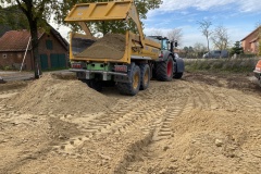 Erdarbeiten zu Baubeginn.