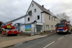 Drehleiter am Übungsobjekt.