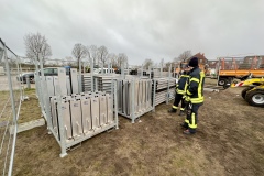 Auf 13 Paletten ist das Material der mobilen Hochwasserschutzmauer verstaut.