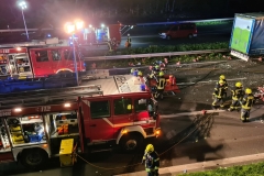 Beide Richtungsfahrbahnen waren während der Rettungsmaßnahmen gesperrt.