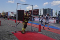 Torben Voigt am Strahlrohr im Wettkampfparcours.