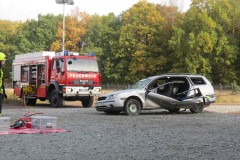 Auf dem Rüstwagen der Ortsfeuerwehr Verden sind die Kettensätze verlastet.
