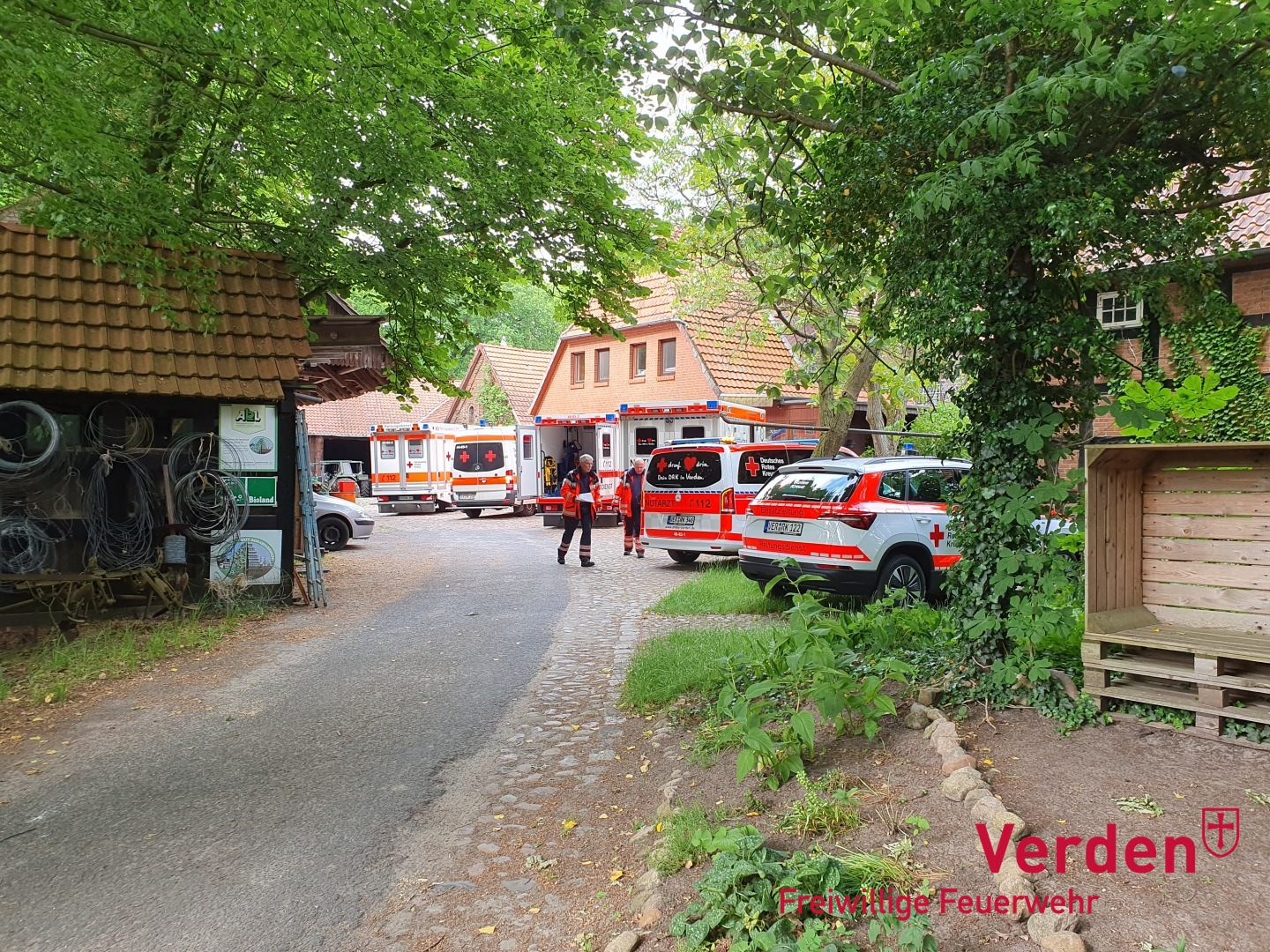 Großaufgebot des Rettungsdienstes an der Einsatzstelle.
