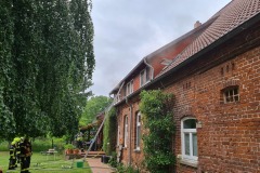 Rauchentwicklung aus dem Obergeschoss.