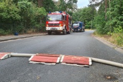Neben der Feuerwehr waren auch Mitarbeiter des Klärwerks mit Spezialgerät vor Ort.