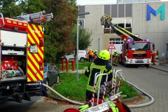 Aus Achim war eine zweite Drehleiter angerückt.