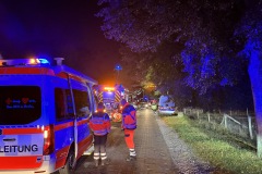 Einsatzfahrzeuge vor Ort.
