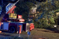 Löscharbeiten über die Drehleiter.