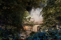 Löscharbeiten über die Drehleiter.