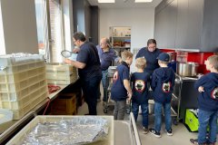 In der Küche des Feuerwehrhauses wurde die Pasta dann fertig zubereitet.