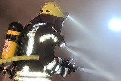 Brandbekämpfung unter Atemschutz.
